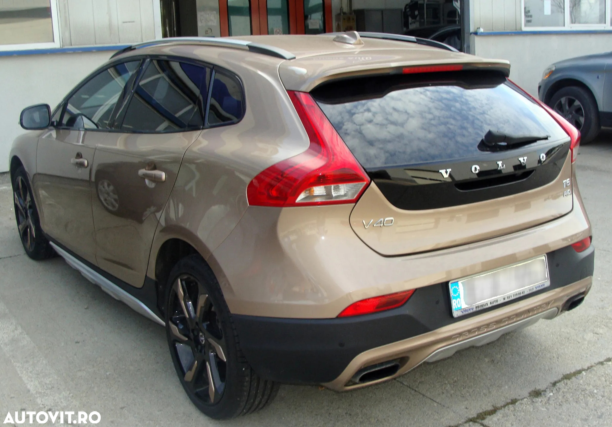 Volvo V40 T5AWD Aut. Momentum - 4