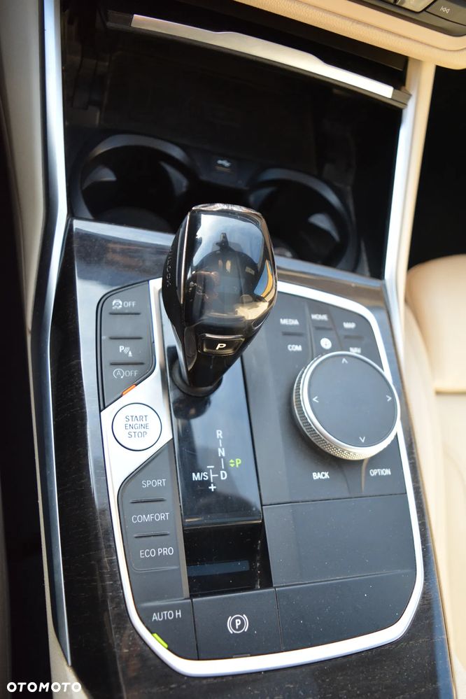 BMW Seria 3 330i xDrive Sport Line sport - 33