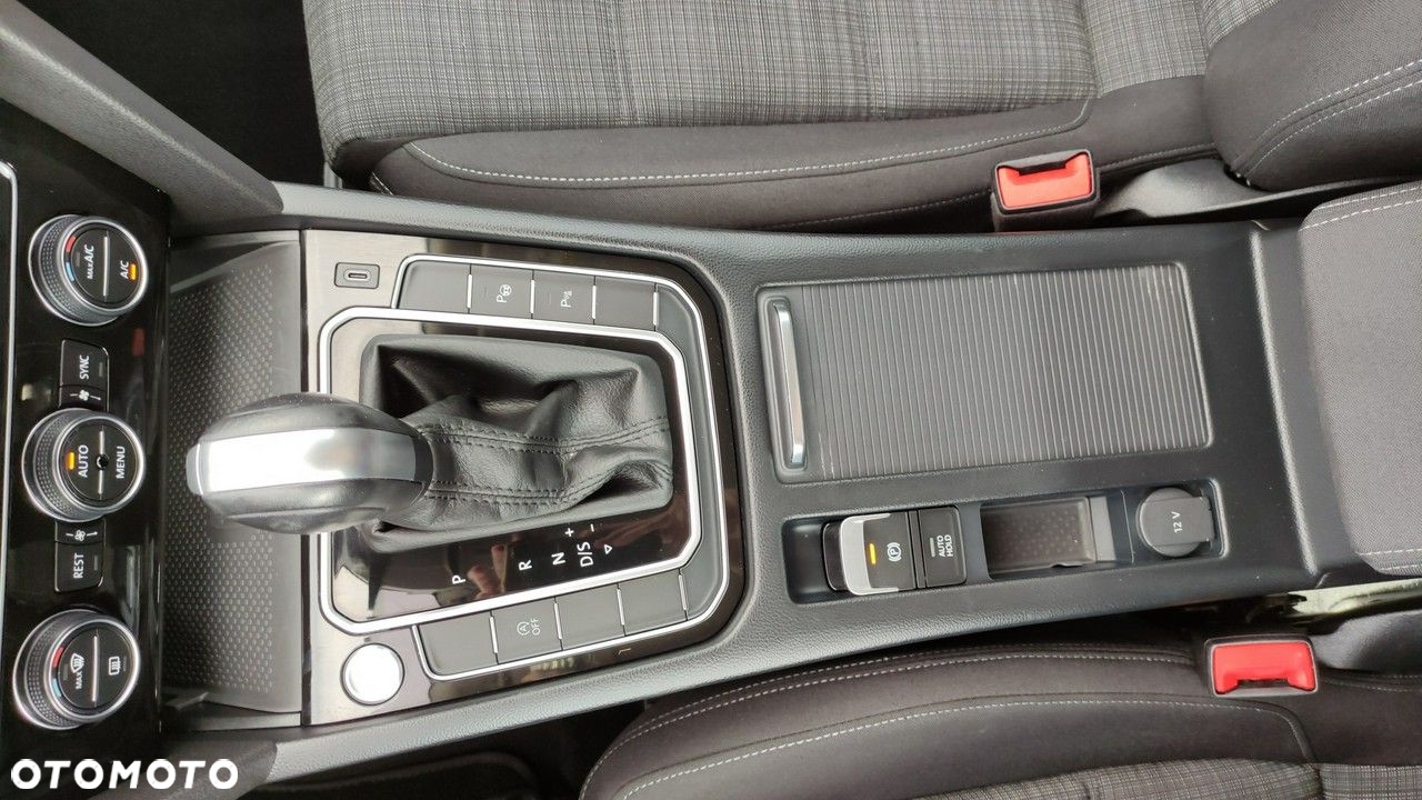 Volkswagen Passat - 16
