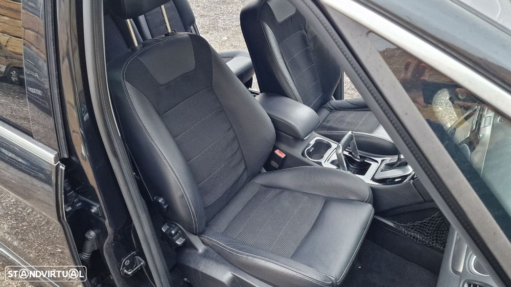 Ford S-Max 2.2 TDCi Titanium 7L - 23