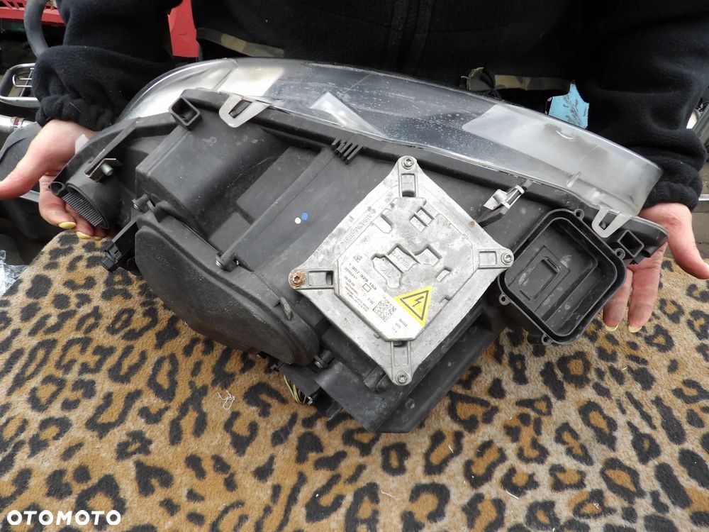 BMW - E93 - XENON - PRZED LIFT - PRAWA LAMPA PRZEDNIA - UK - 7162130 - 7
