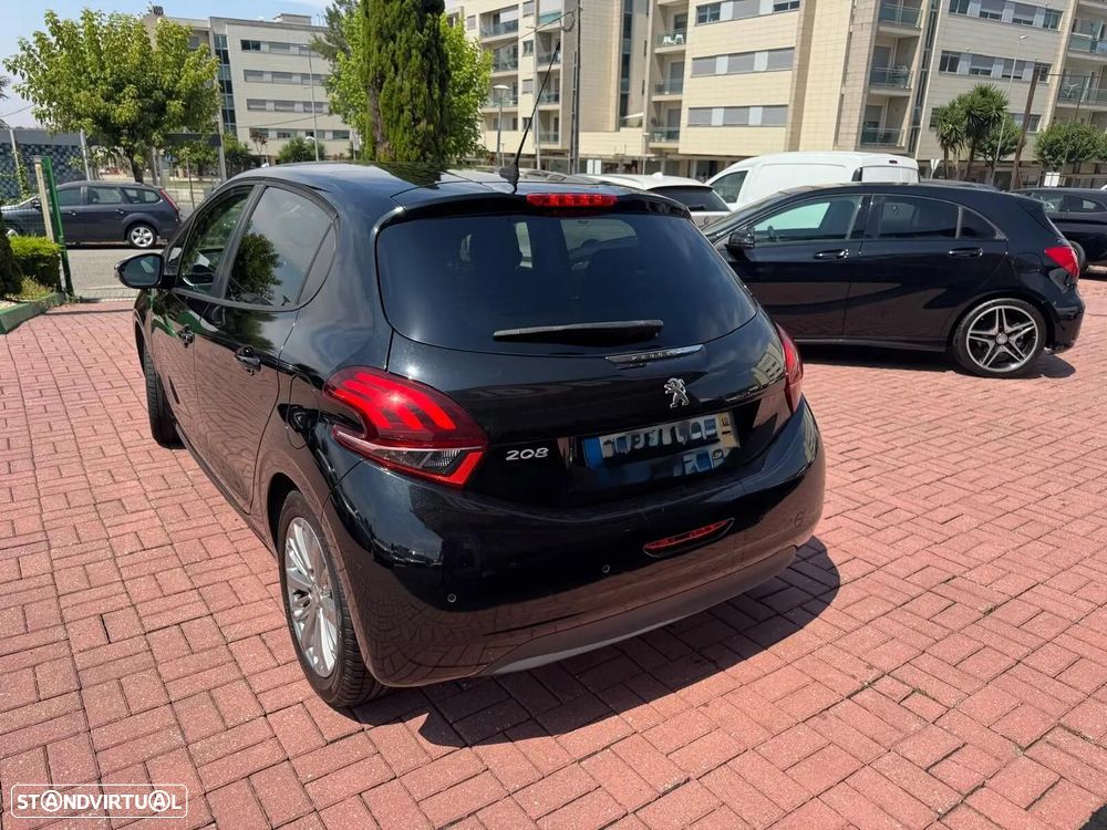 Peugeot 208 - 13