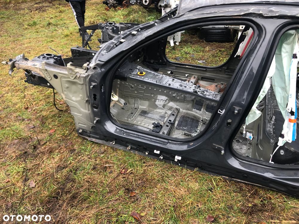 KAROSERIA Z DOKUMENTAMI BMW 3 G21 320d - 13