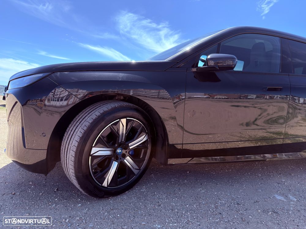 BMW iX xDrive 50 Pack Desportivo — fotografia 18