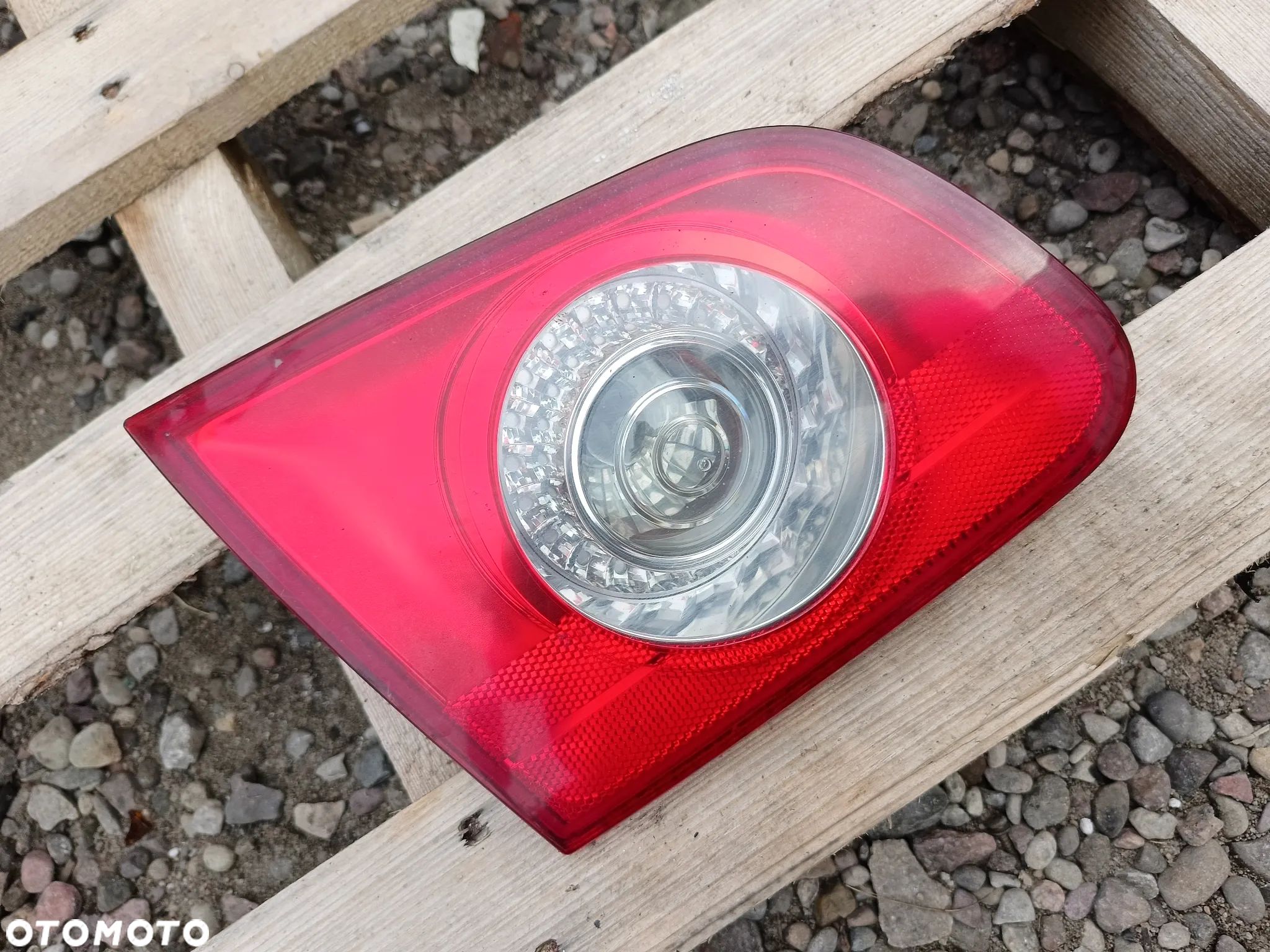 LAMPA TYLNA LEWA W KLAPĘ VW PASSAT B6  3C9945093A - 1