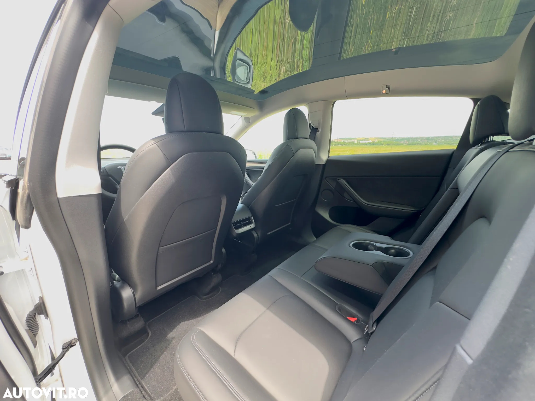 Tesla Model Y Long Range Dual Motor AWD - 16