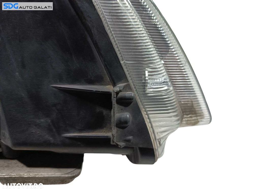 Far Stanga Xenon Skoda Superb 2 2008 - 2015 Cod 3T2941017E 5DV009000-00 7L6941329B (Ureche Laterala si Inferioara Lipsa) [L7040] - 7