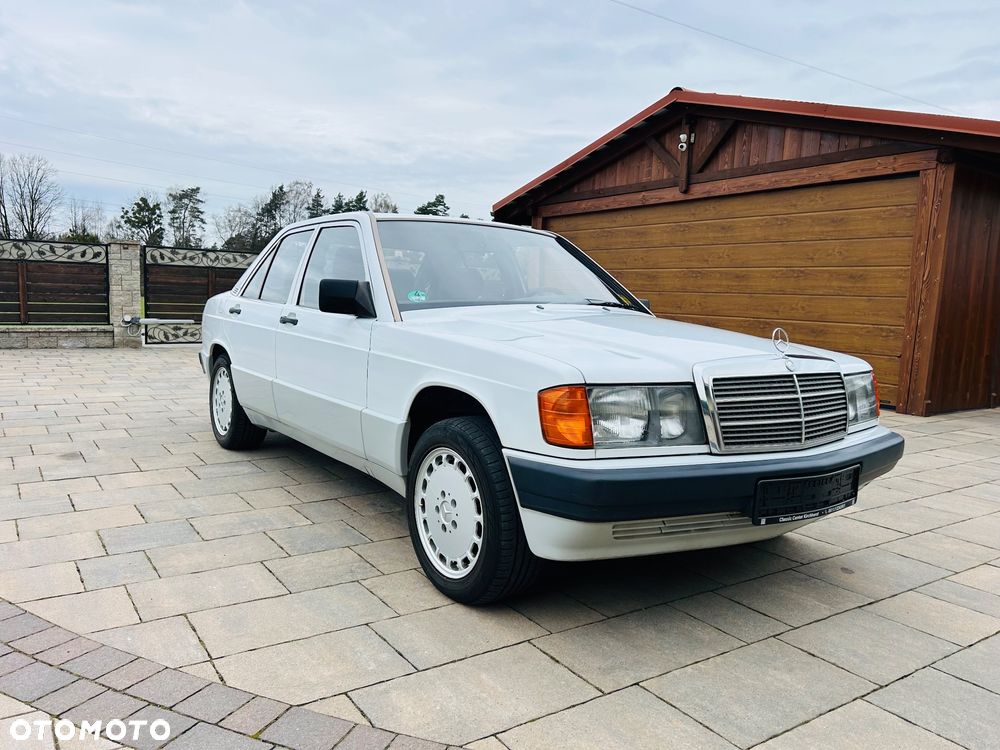 Mercedes-Benz W201 (190) - 1