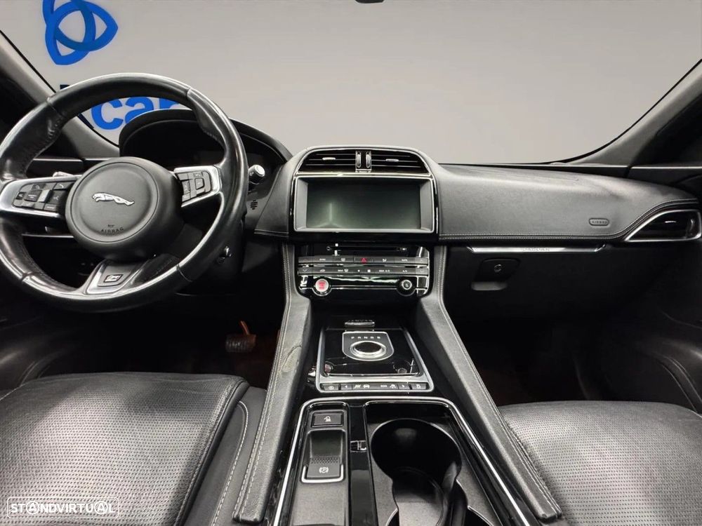 Jaguar F-Pace 2.0 i4D R-Sport Aut. - 12