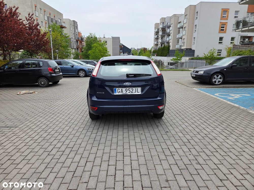 Ford Focus 1.4 Trend + - 6
