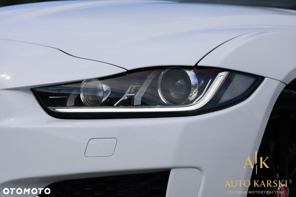 Jaguar XE - 8