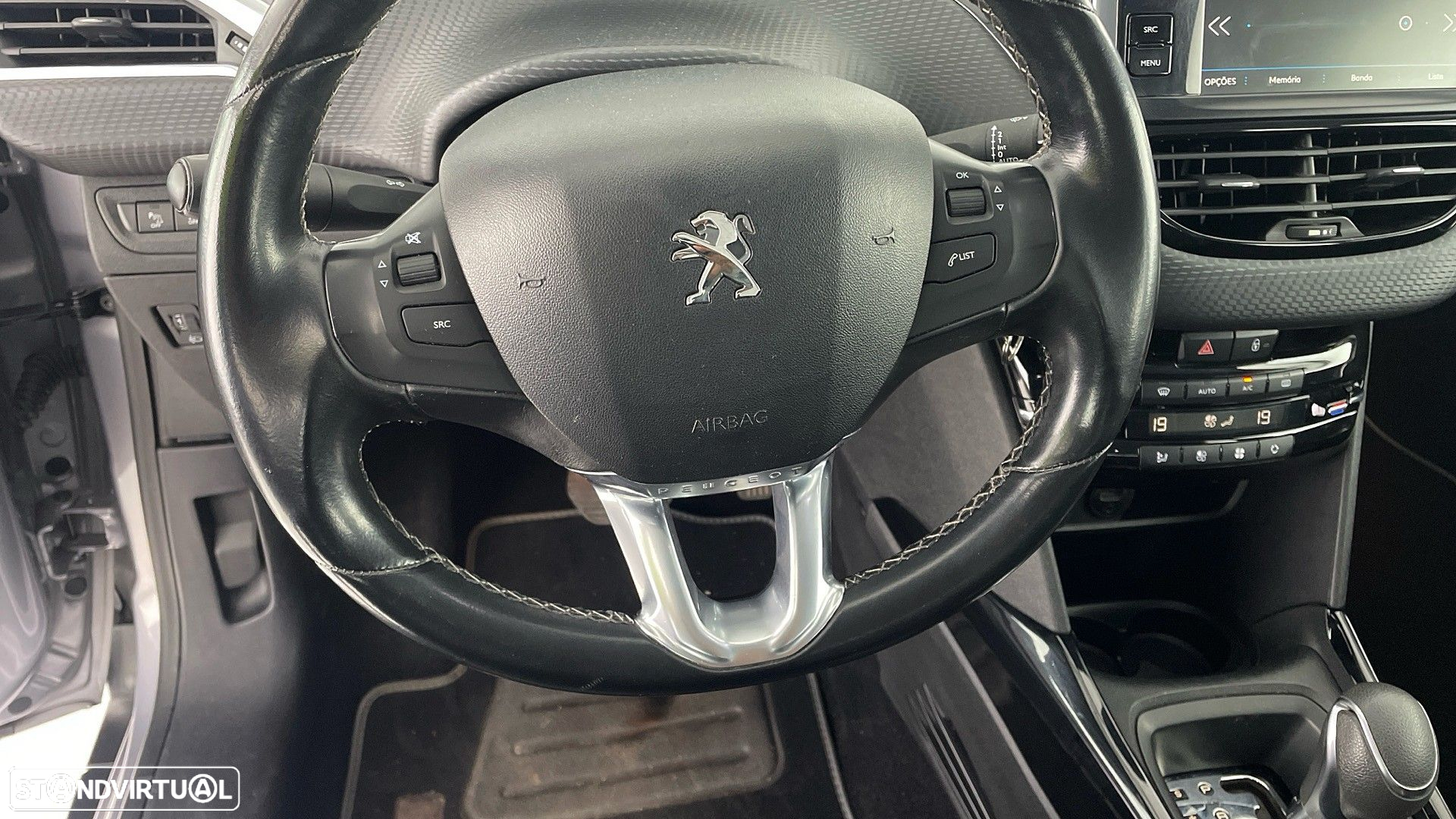 Peugeot 2008 1.2 PureTech Allure EAT6 - 24