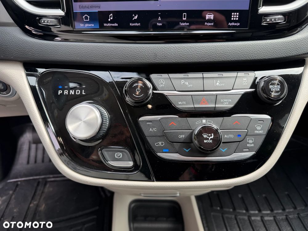 Chrysler Pacifica - 16