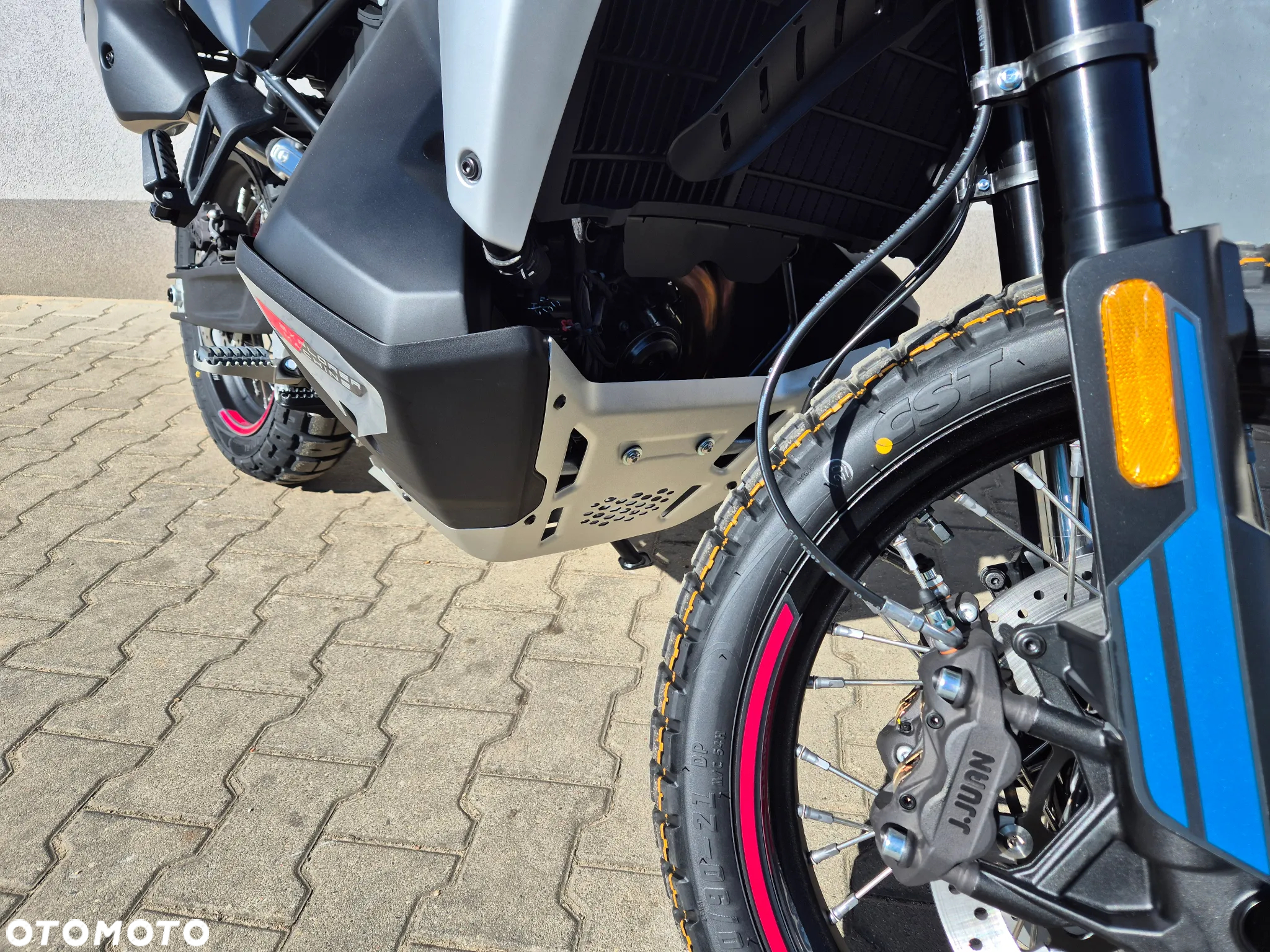 CFMoto MT - 12