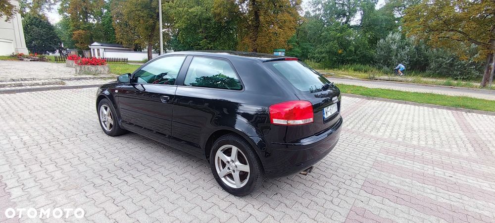 Audi A3 3-drzwiowe 2.0 FSI Ambition - 3