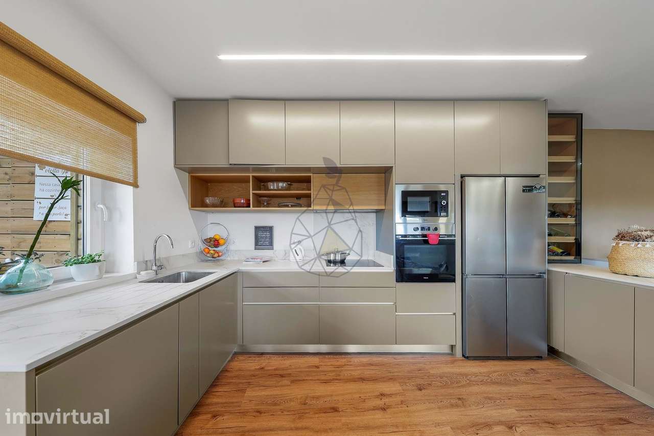 Moradia Remodelada com  Garagem e vista Desafogada para a Serra e Rio - Grande imagem: 3/60