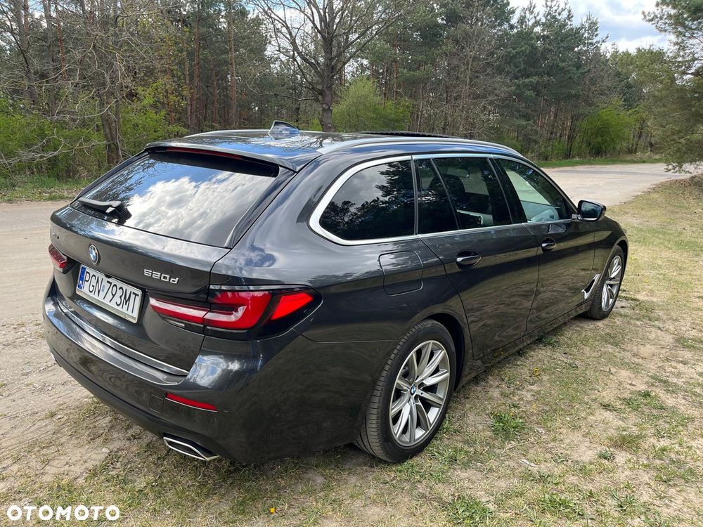 BMW Seria 5 520d Luxury Line sport - 11