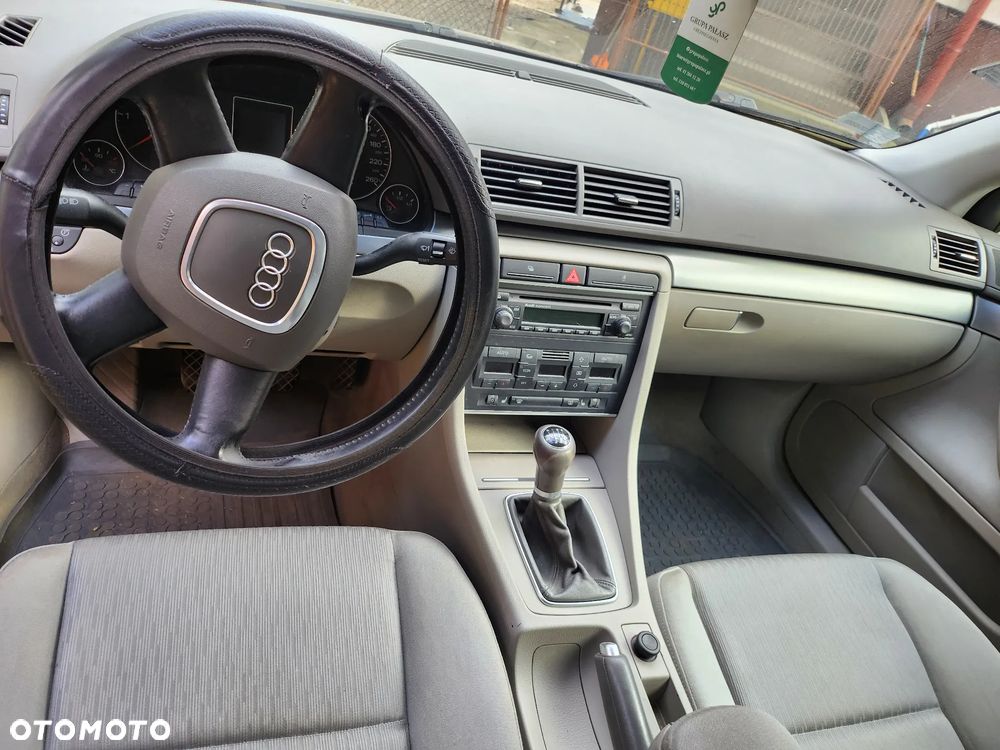 Audi A4 Limousine - 10