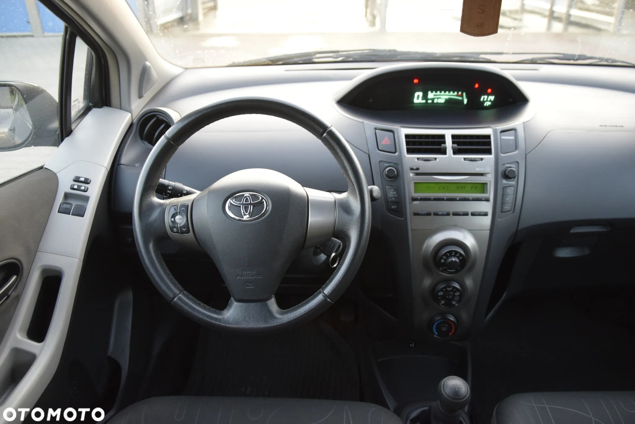 Toyota Yaris 1.0 Luna A/C - 15