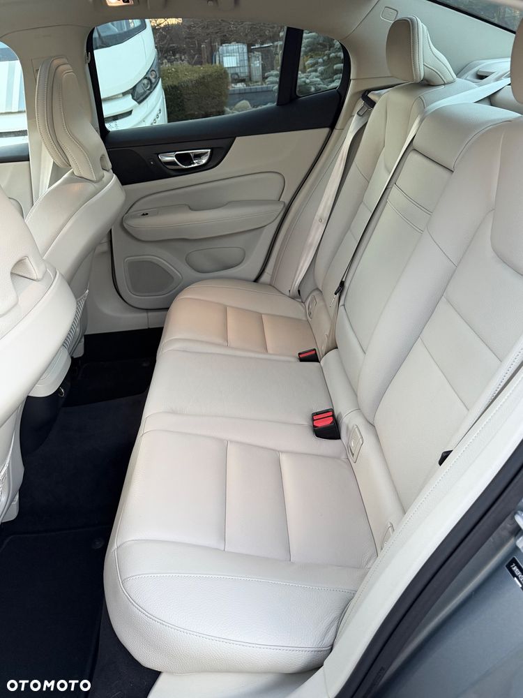 Volvo S60 T5 Momentum Pro - 11