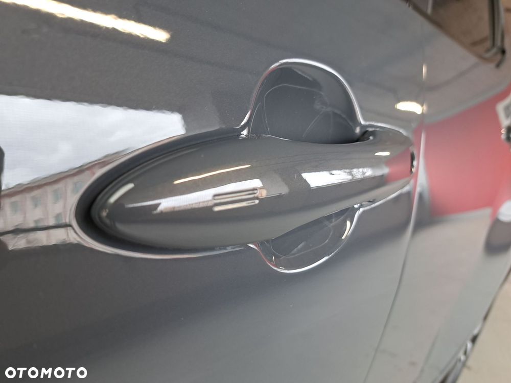 Toyota Yaris Hybrid 1.5 GR Sport - 36