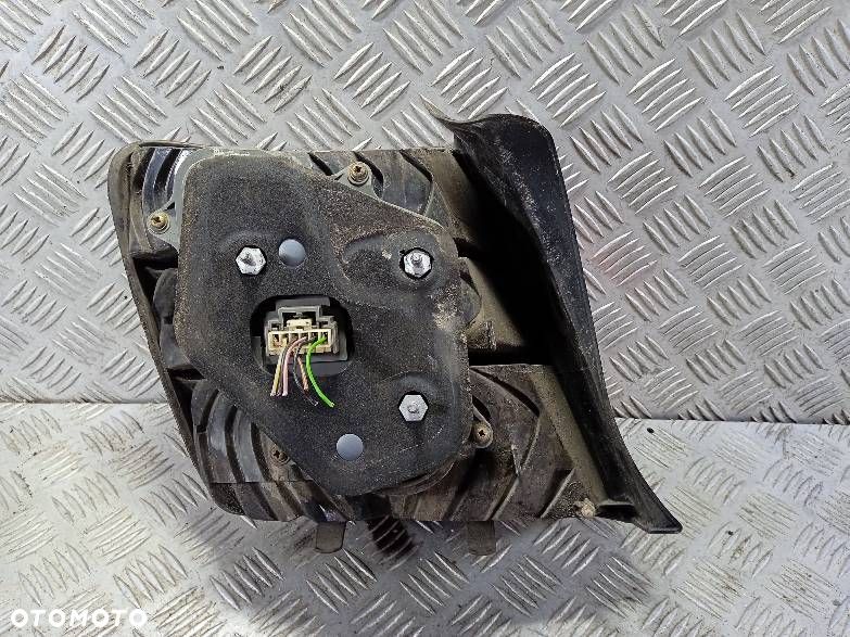 LAMPA PRAWA TYLNA FIAT STILO 5D - 2