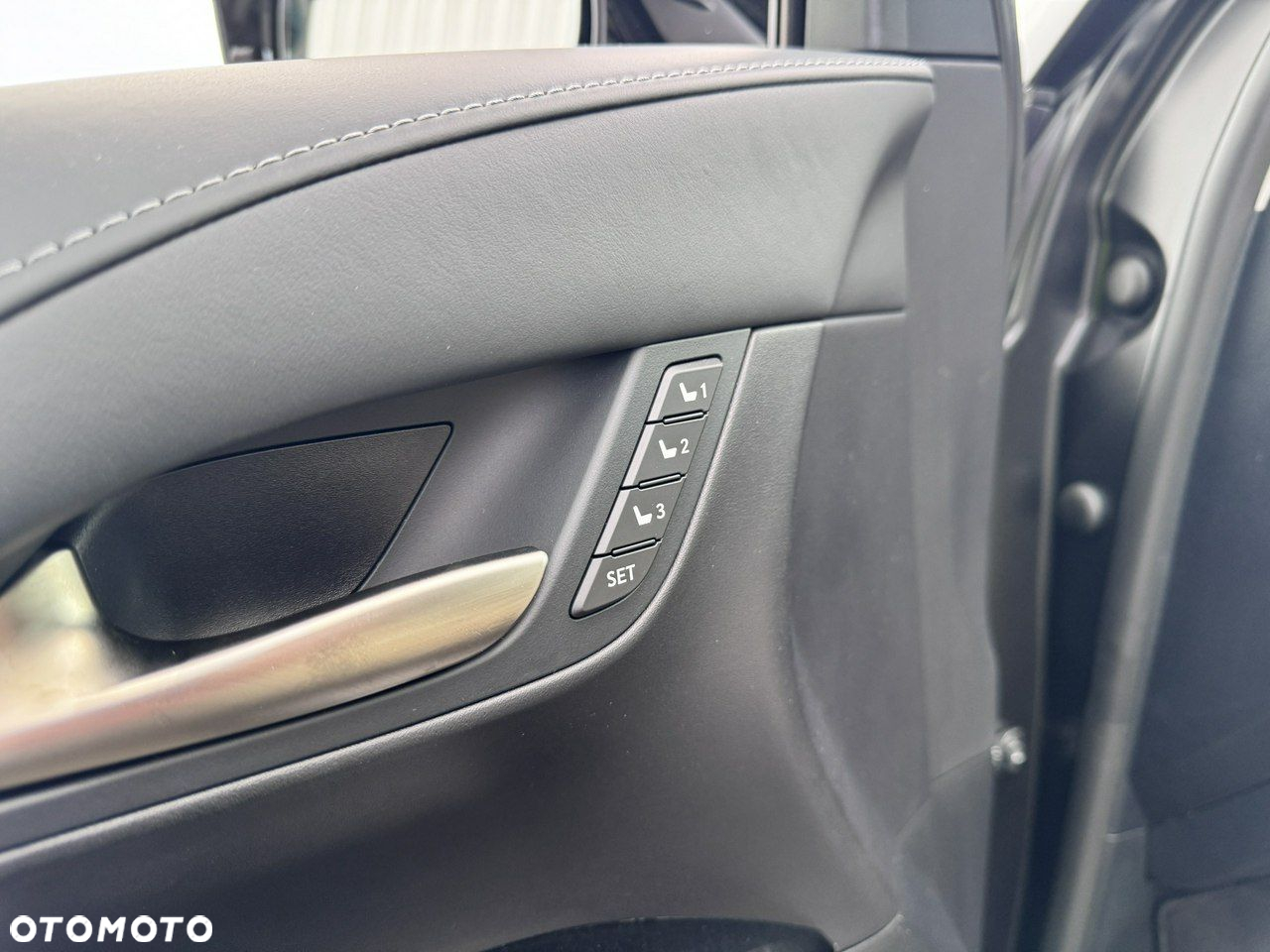 Lexus LX 570 Omotenashi - 32