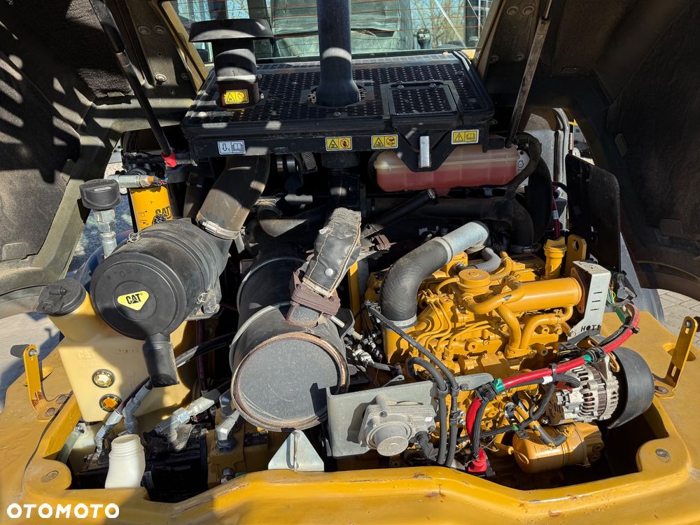 Caterpillar 908M - 11