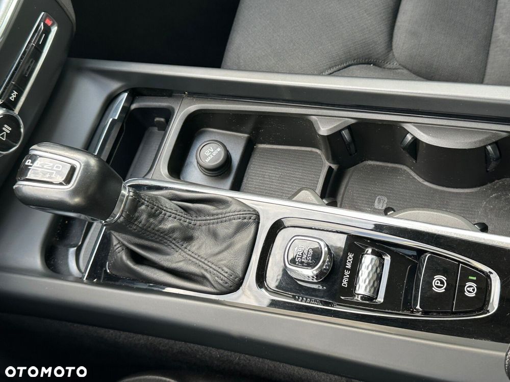 Volvo XC 60 T4 Momentum - 26