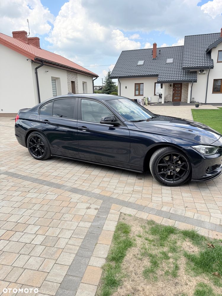 BMW Seria 3 328i xDrive Sport Line - 3