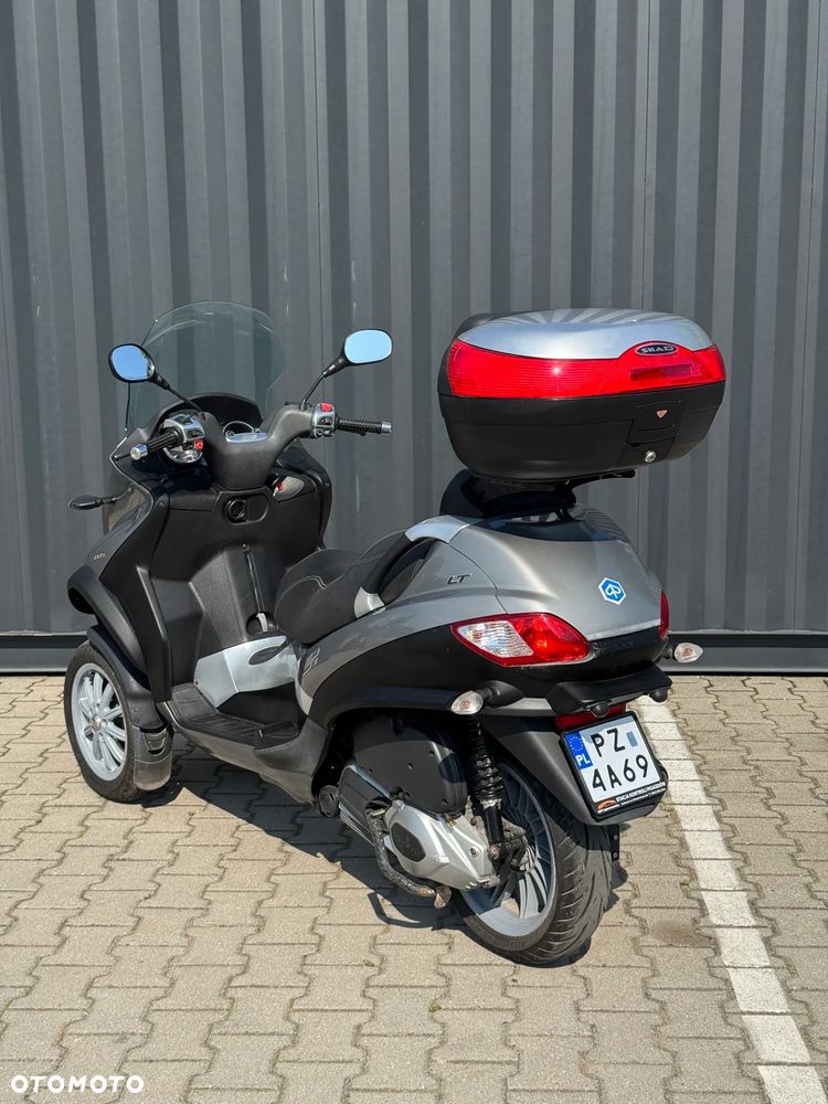 Piaggio MP-3 - 2