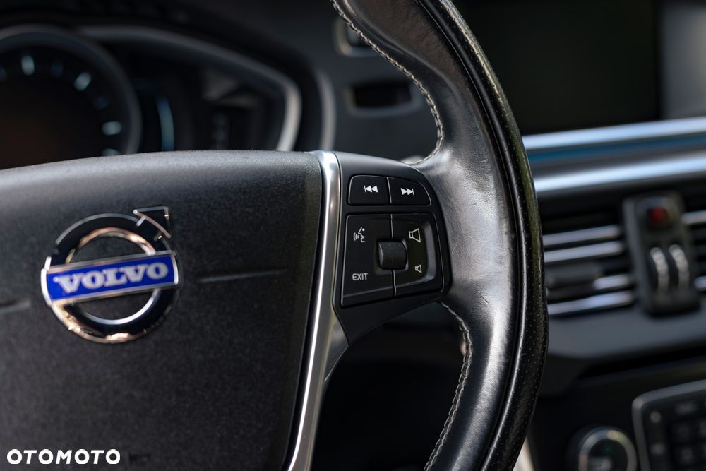 Volvo V40 D4 Geartronic RDesign - 19