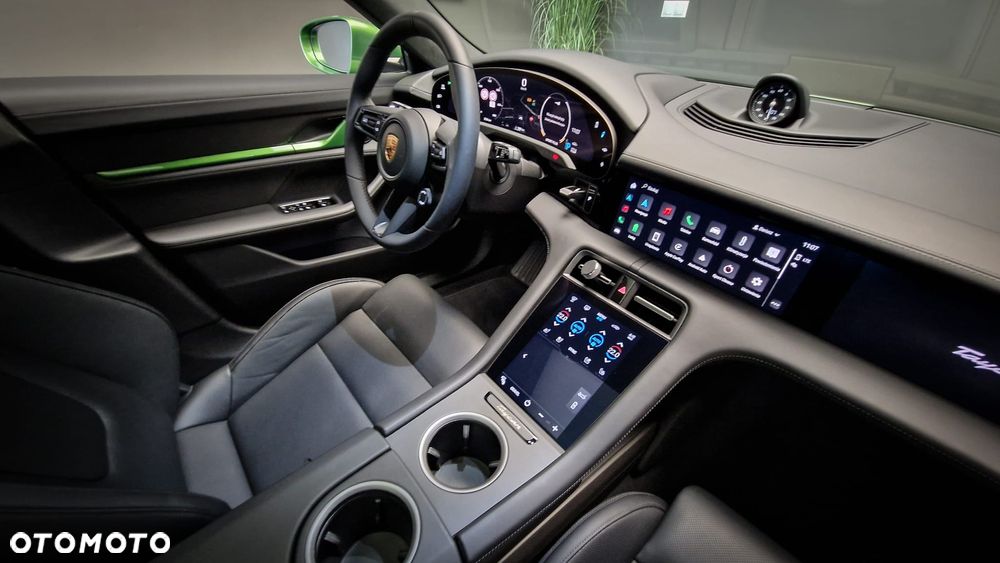 Porsche Taycan - 11