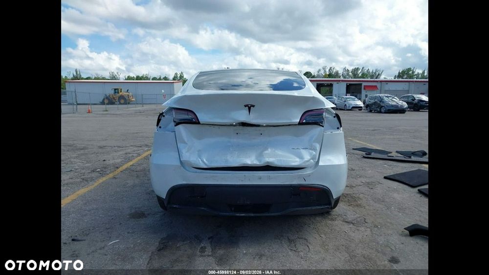 Tesla Model Y Long Range Dual Motor AWD - 8