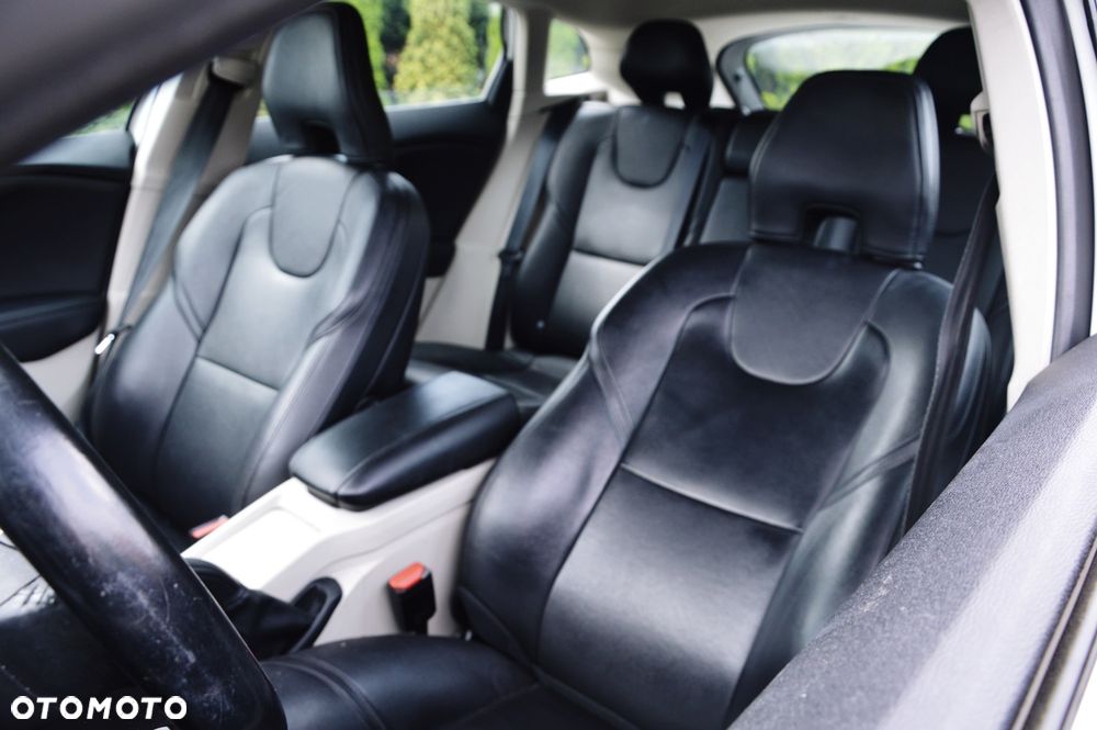 Volvo V40 D4 Summum - 16