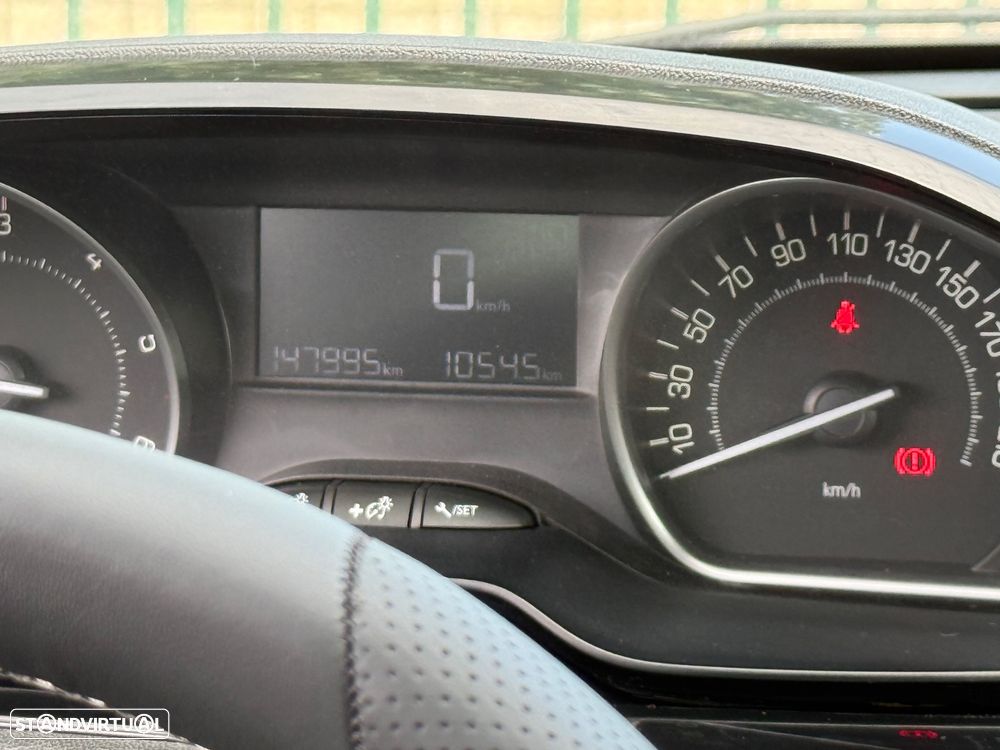 Peugeot 208 1.6 BlueHDi Style — fotografia 18