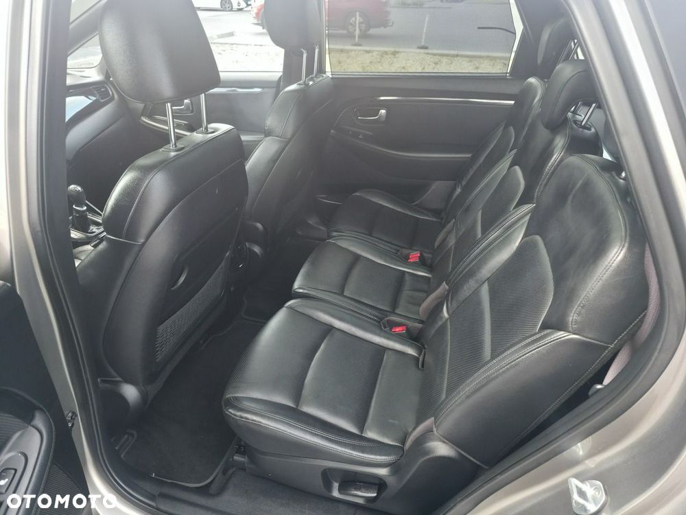 Kia Carens - 9