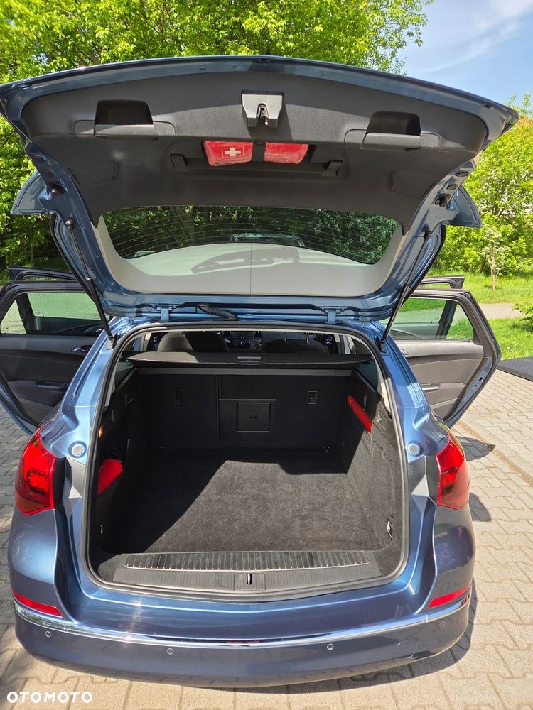 Opel Astra 1.6 CDTI Cosmo - 11