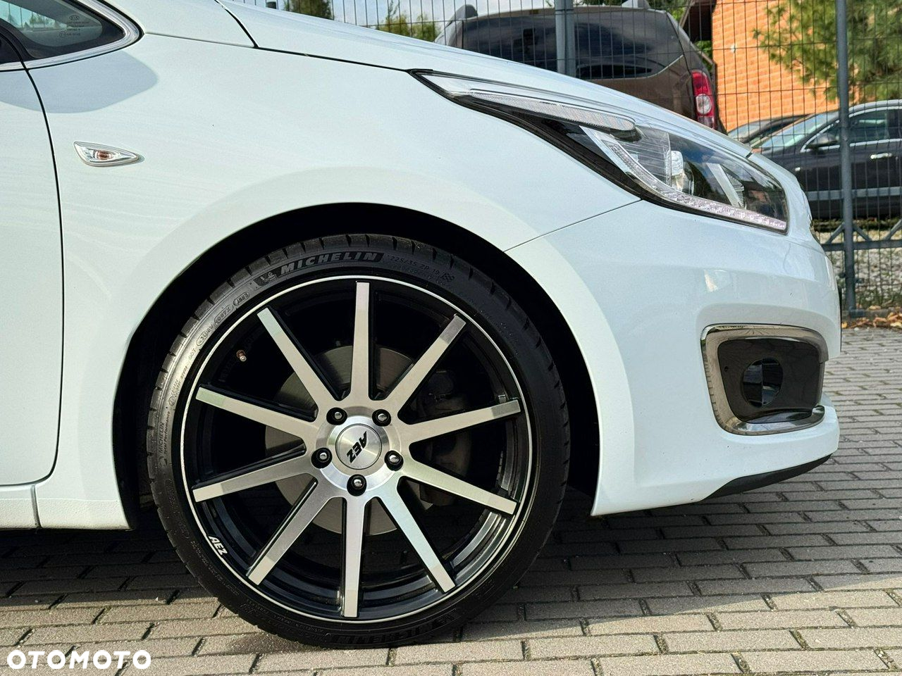 Kia Ceed - 11