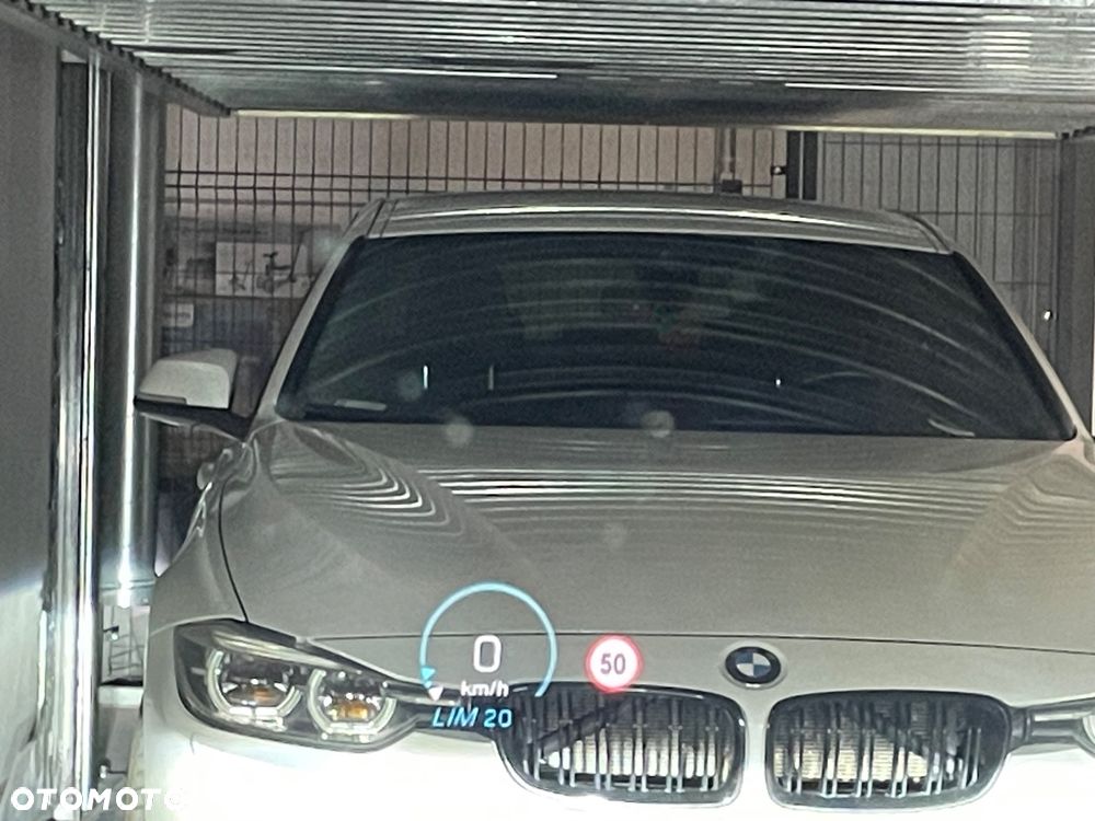 Mercedes-Benz Klasa E 220 d 4-Matic 9G-TRONIC - 13