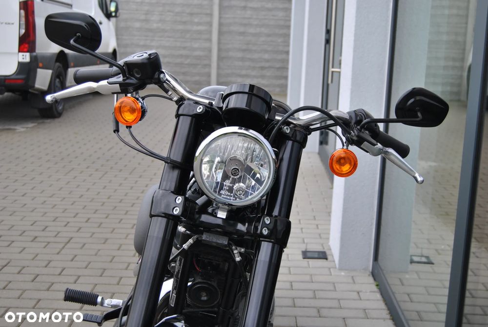 Harley-Davidson Sportster Roadster 1200R - 6