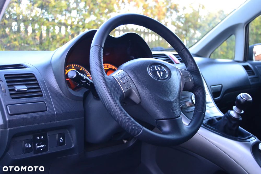 Toyota Auris 2.0 D-4D Sol - 31
