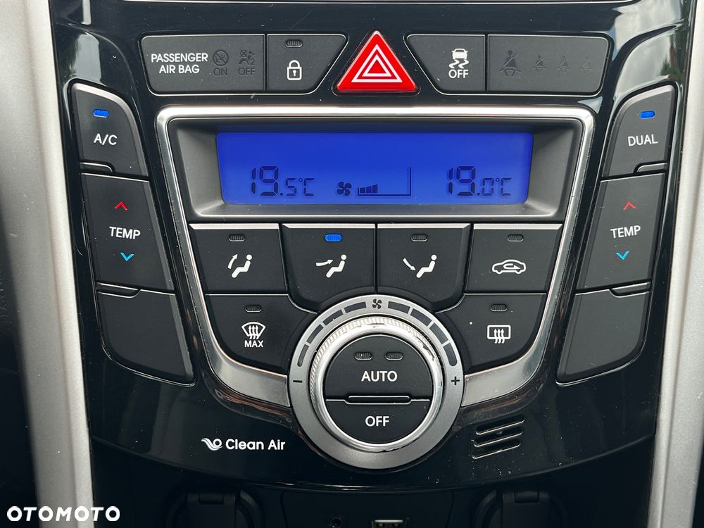 Hyundai i30 blue 1.6 CRDi YES Gold - 21