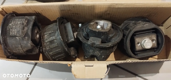 TULEJE PRZEDNIEGO ZAWIESZENIA WÓZKA  MERCEDES W 140 LEMFORDER 524000467 11003 01  A 1403302942