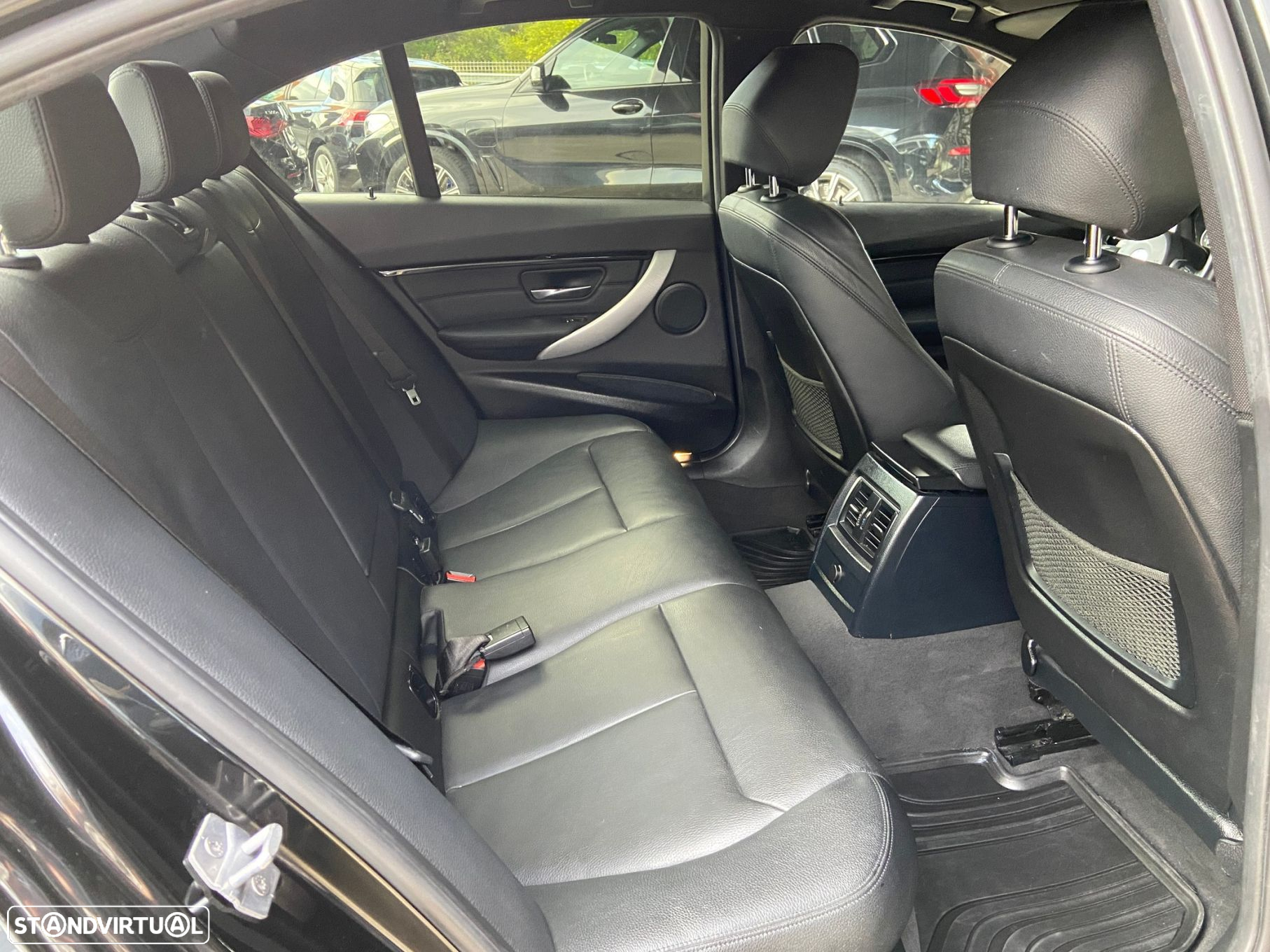 BMW 330 e iPerformance Pack M - 37
