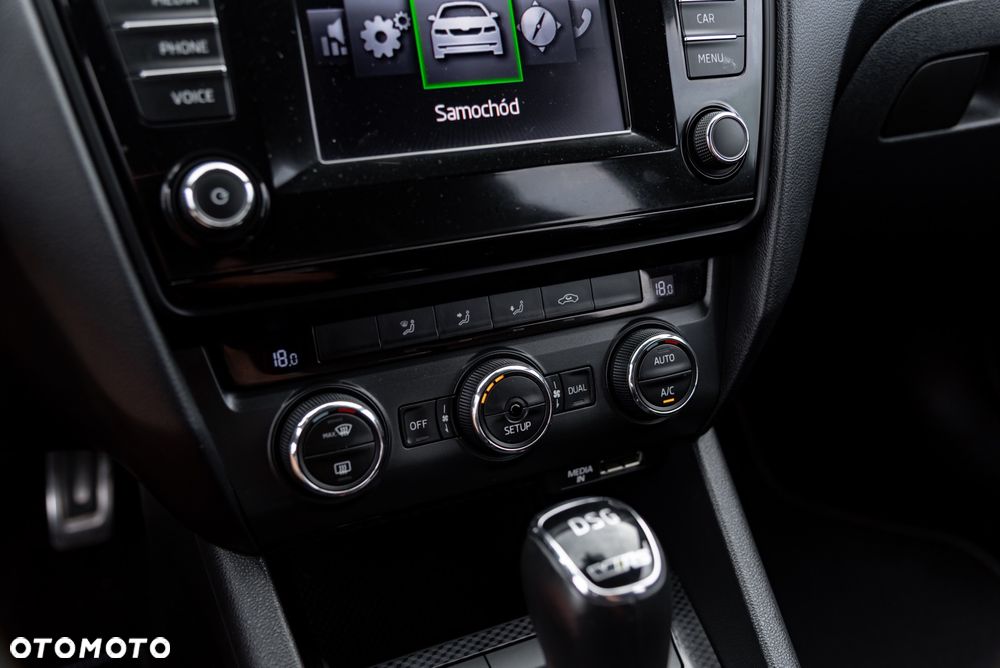 Skoda Octavia 2.0 TDI DSG RS - 36
