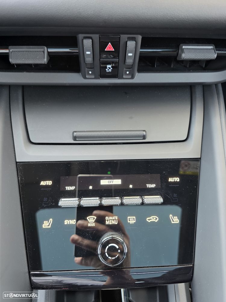 Porsche Macan Electric - 30
