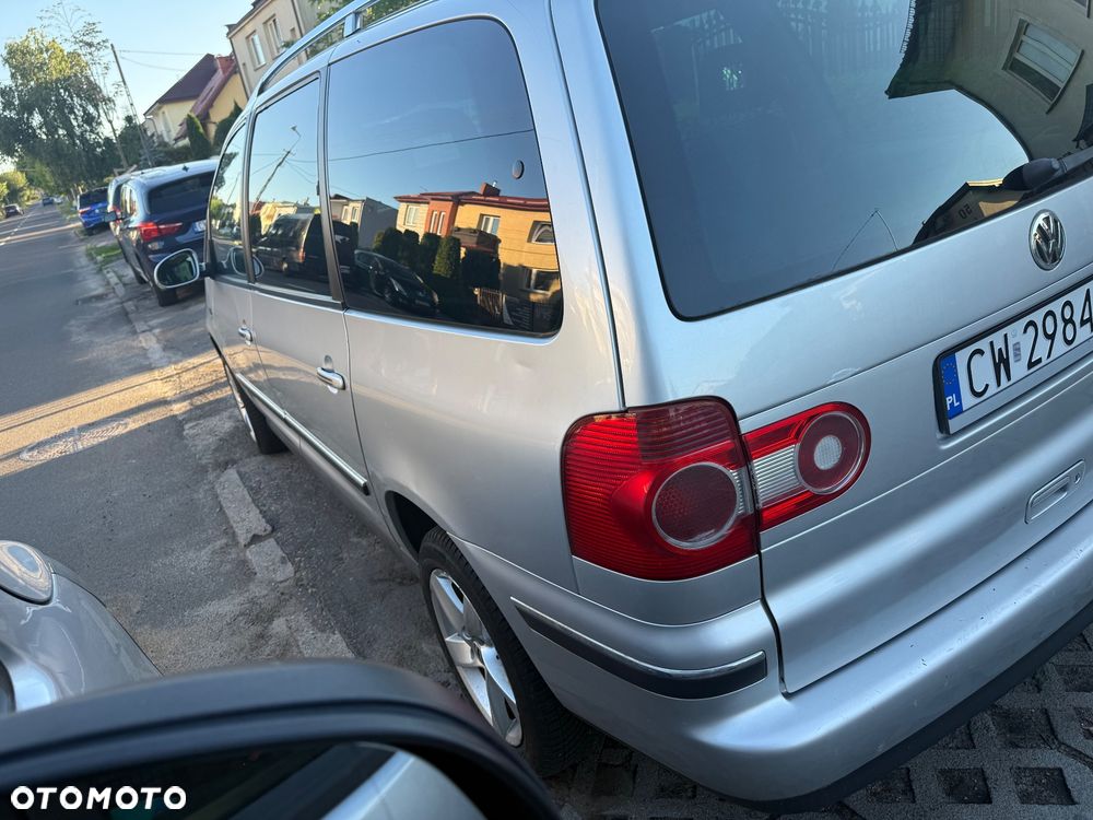 Volkswagen Sharan 1.9 TDI Highline Tiptr - 4