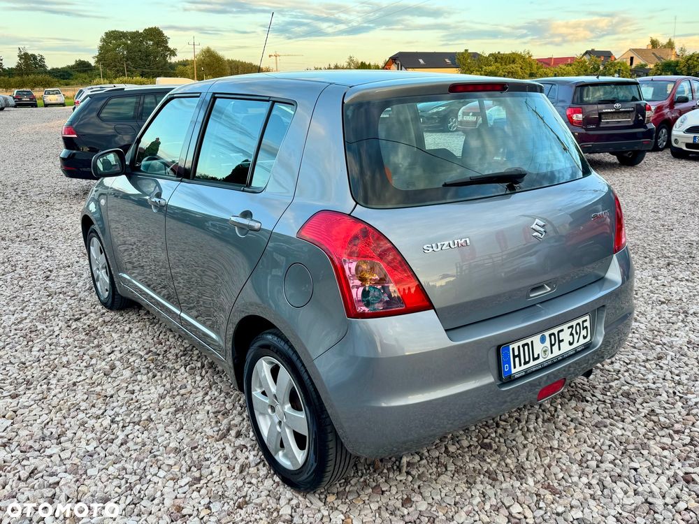 Suzuki Swift - 4