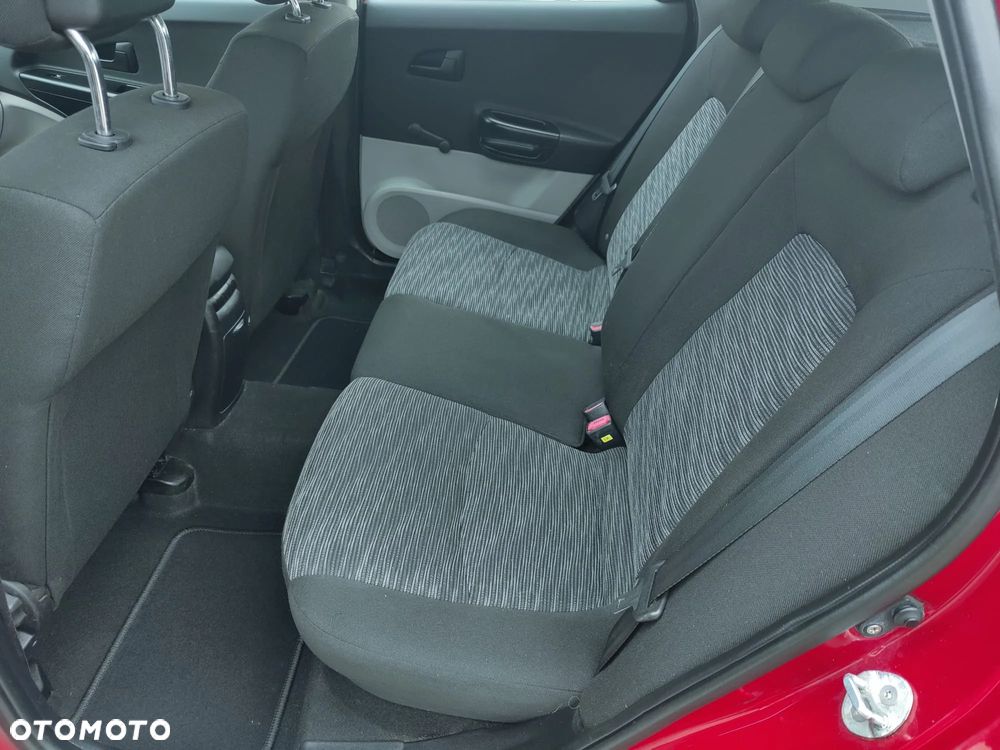 Kia Ceed - 8